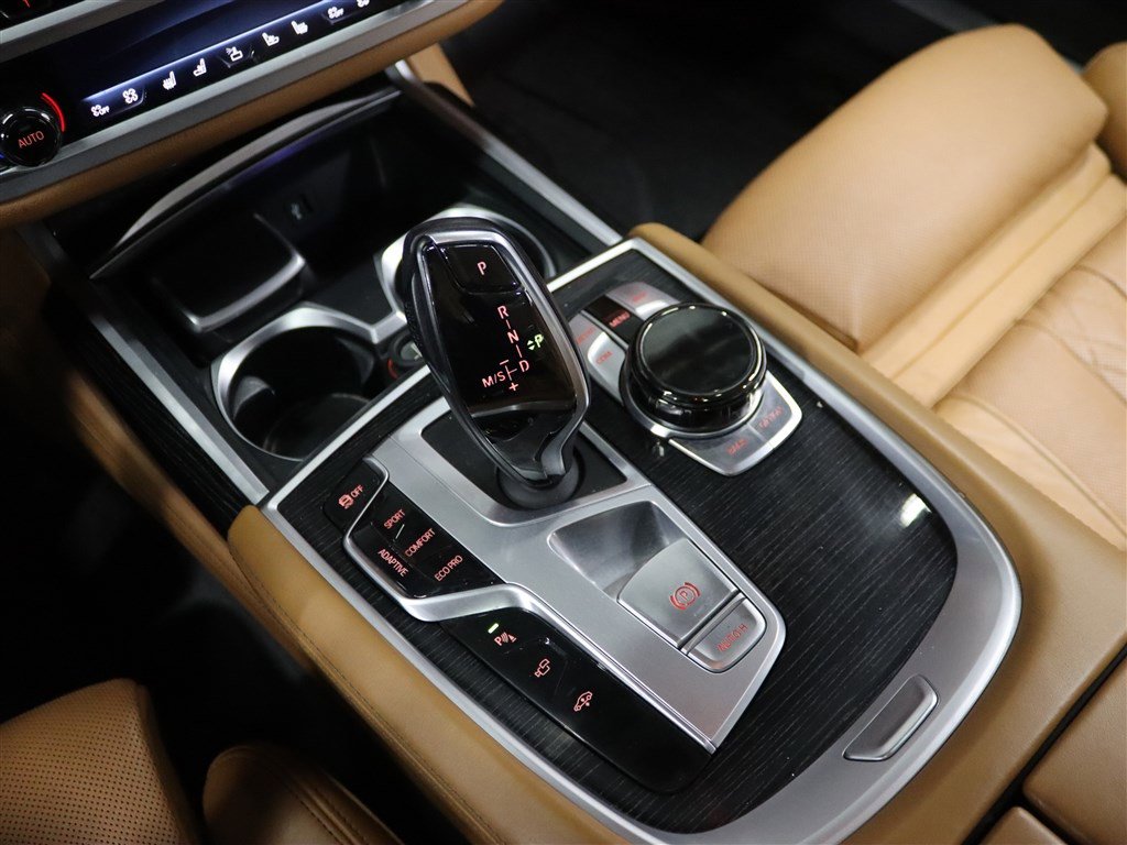 Used 2018 BMW 750Li xDrive w/ Executive Package AWD/4WD image 30