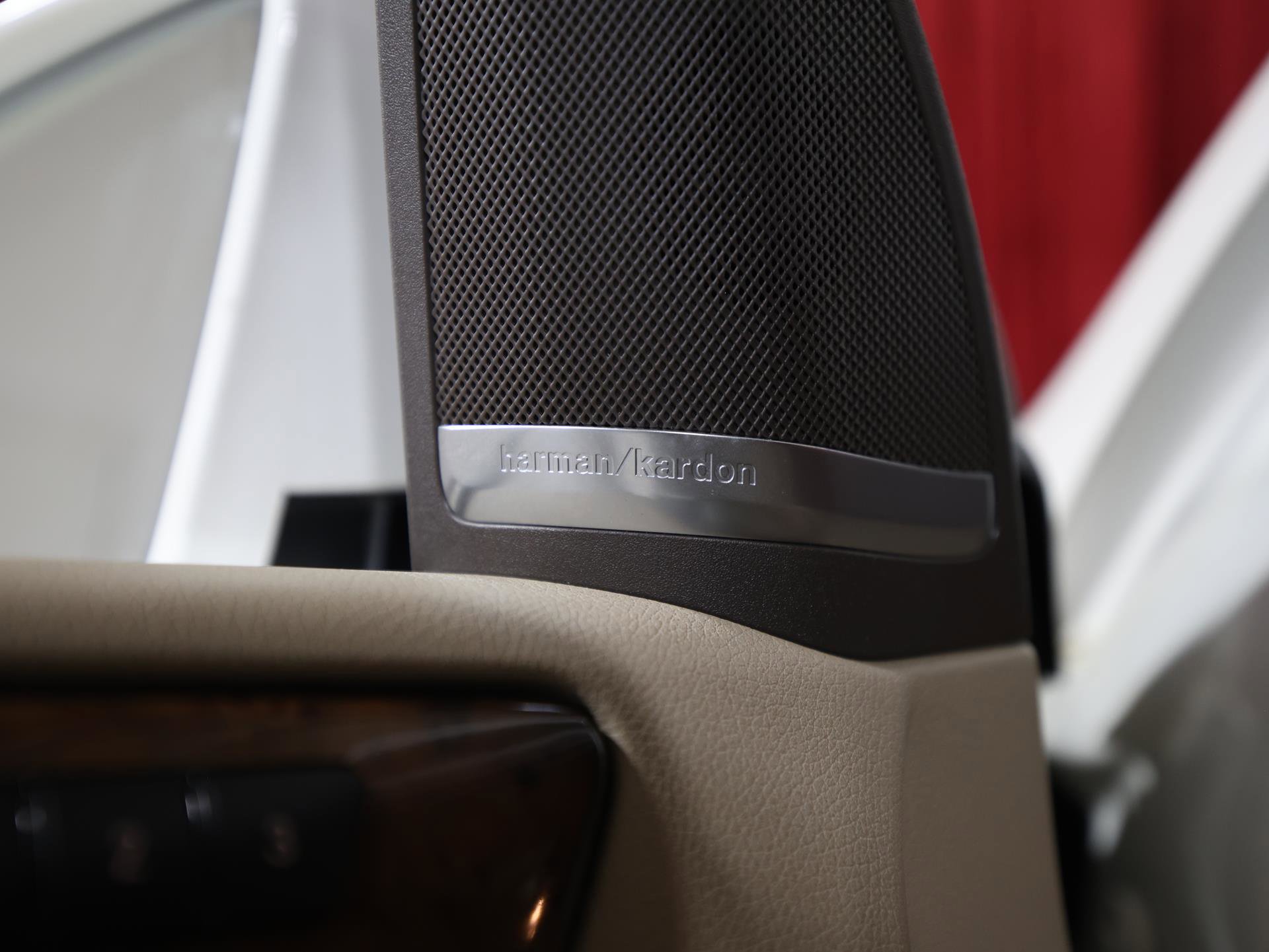 Used 2015 Mercedes-Benz GL 550 4MATIC w/ Driver Assistance Package image 31