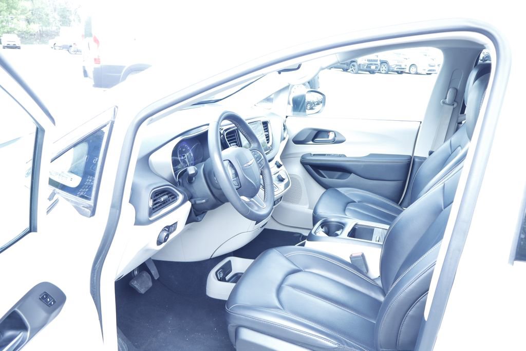 Certified 2023 Chrysler Pacifica Touring-L FWD image 23