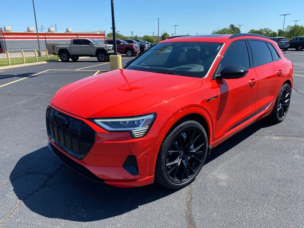 Used 2019 Audi e-tron Prestige w/ Prestige Package AWD/4WD image 4