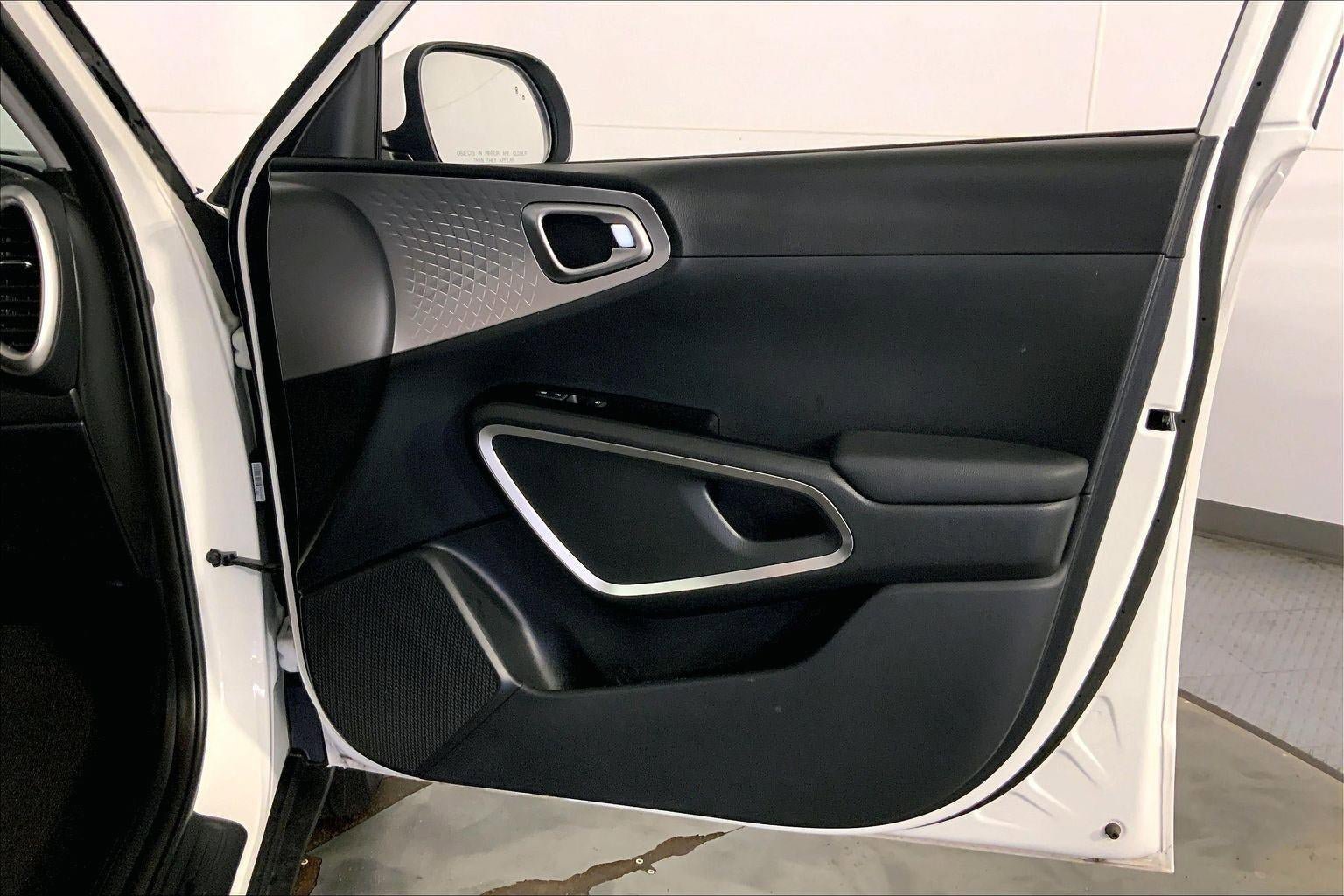 Used 2025 Kia Soul LX FWD image 25