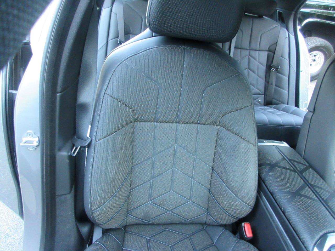 Used 2023 BMW 760i xDrive AWD/4WD image 31