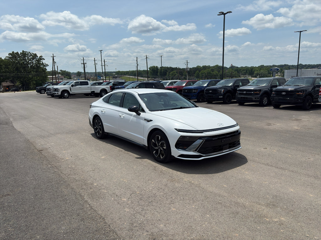 Used 2025 Hyundai Sonata SEL FWD image 4