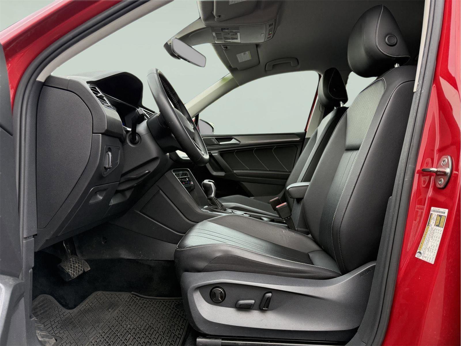 Used 2022 Volkswagen Tiguan SE AWD/4WD image 11