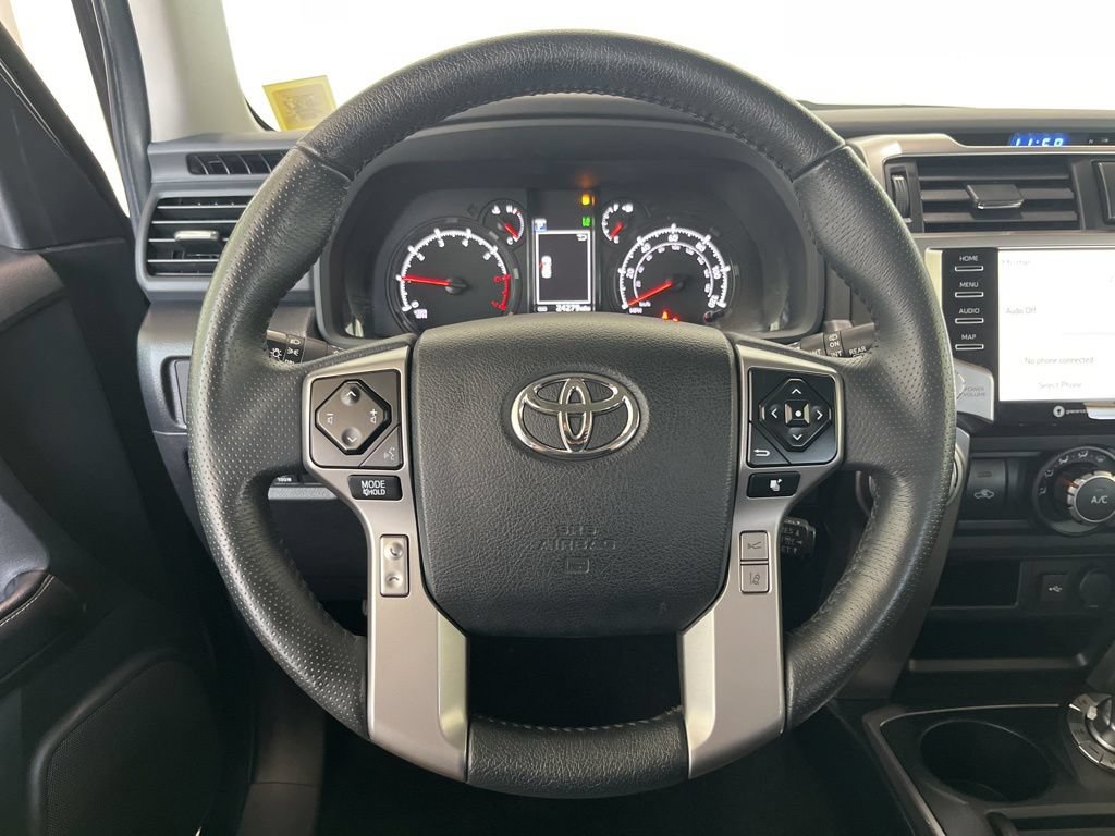 Used 2020 Toyota 4Runner SR5 AWD/4WD image 5