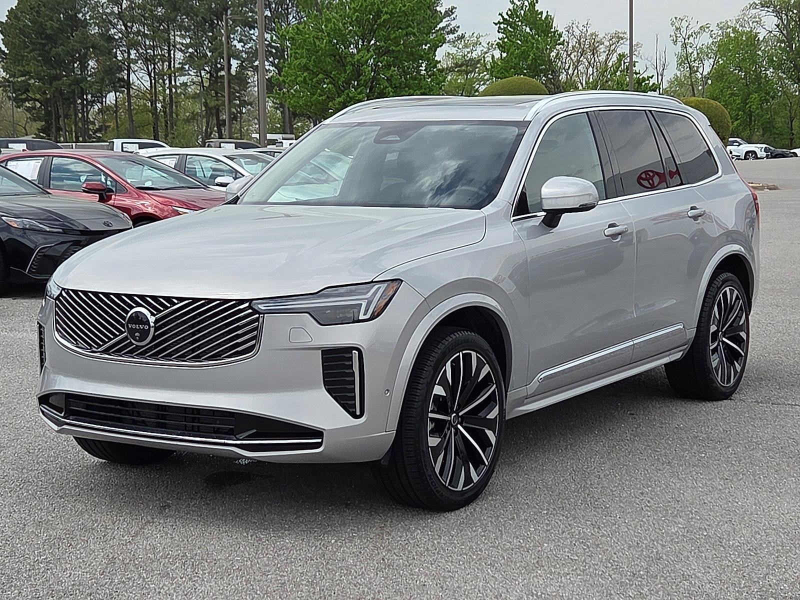 Used 2025 Volvo XC90 B6 Plus image 2