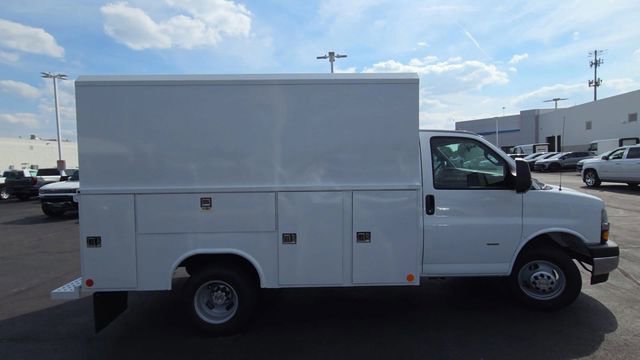 New 2025 Chevrolet Express 3500 w/ Power Convenience Package RWD image 9
