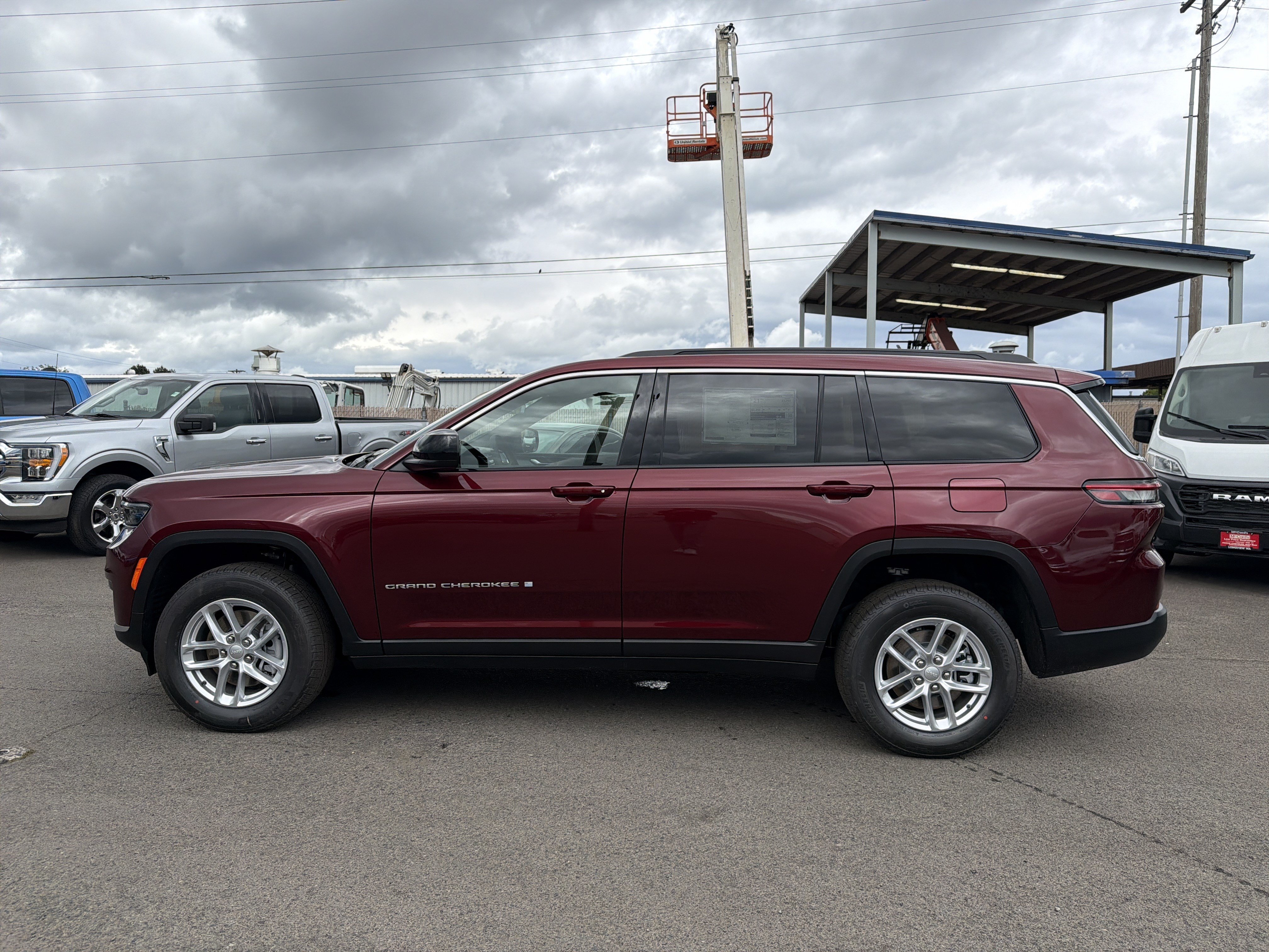 New 2026 Jeep Grand Cherokee L 4WD image 2