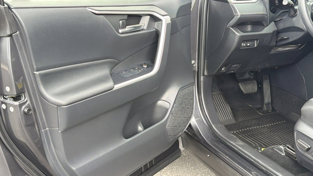Certified 2025 Toyota RAV4 XLE image 23