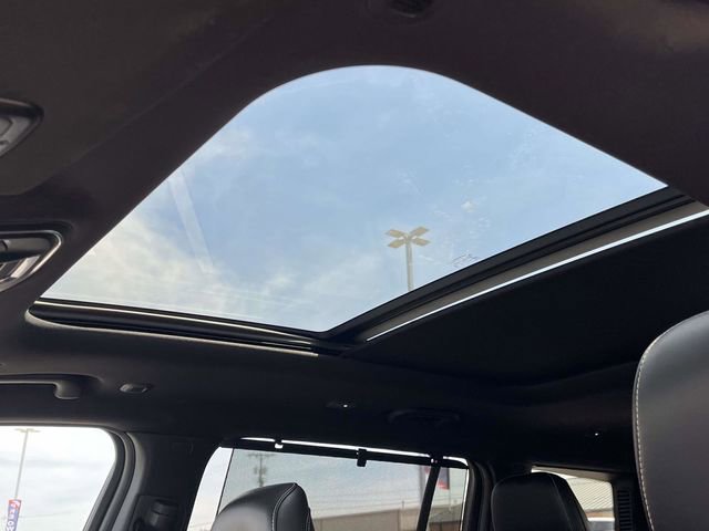 Used 2024 Jeep Grand Cherokee L Limited w/ Luxury Tech Group II AWD/4WD image 14