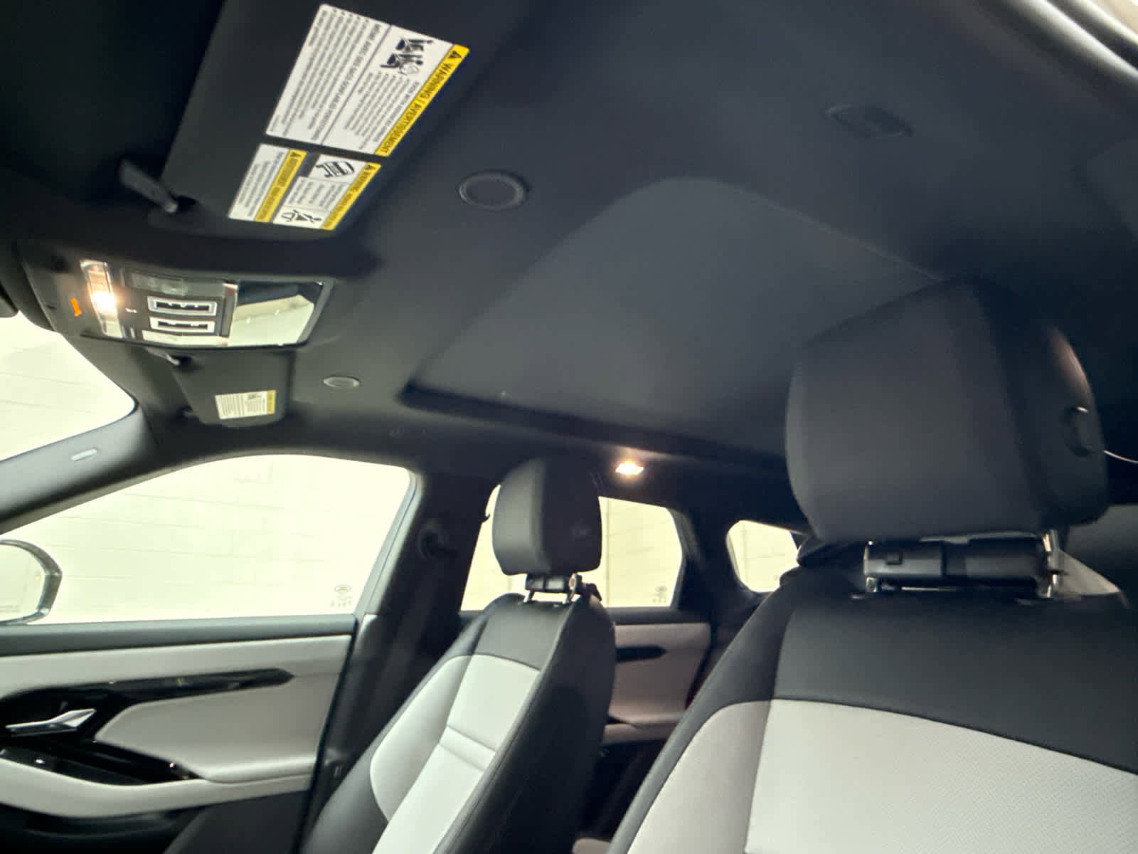 New 2026 Land Rover Range Rover Evoque Dynamic SE image 13