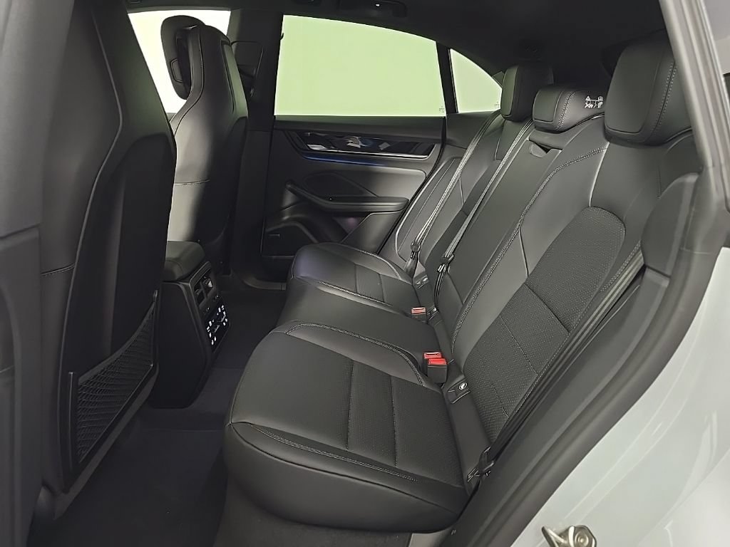 Certified 2025 Porsche Macan Electric RWD image 16