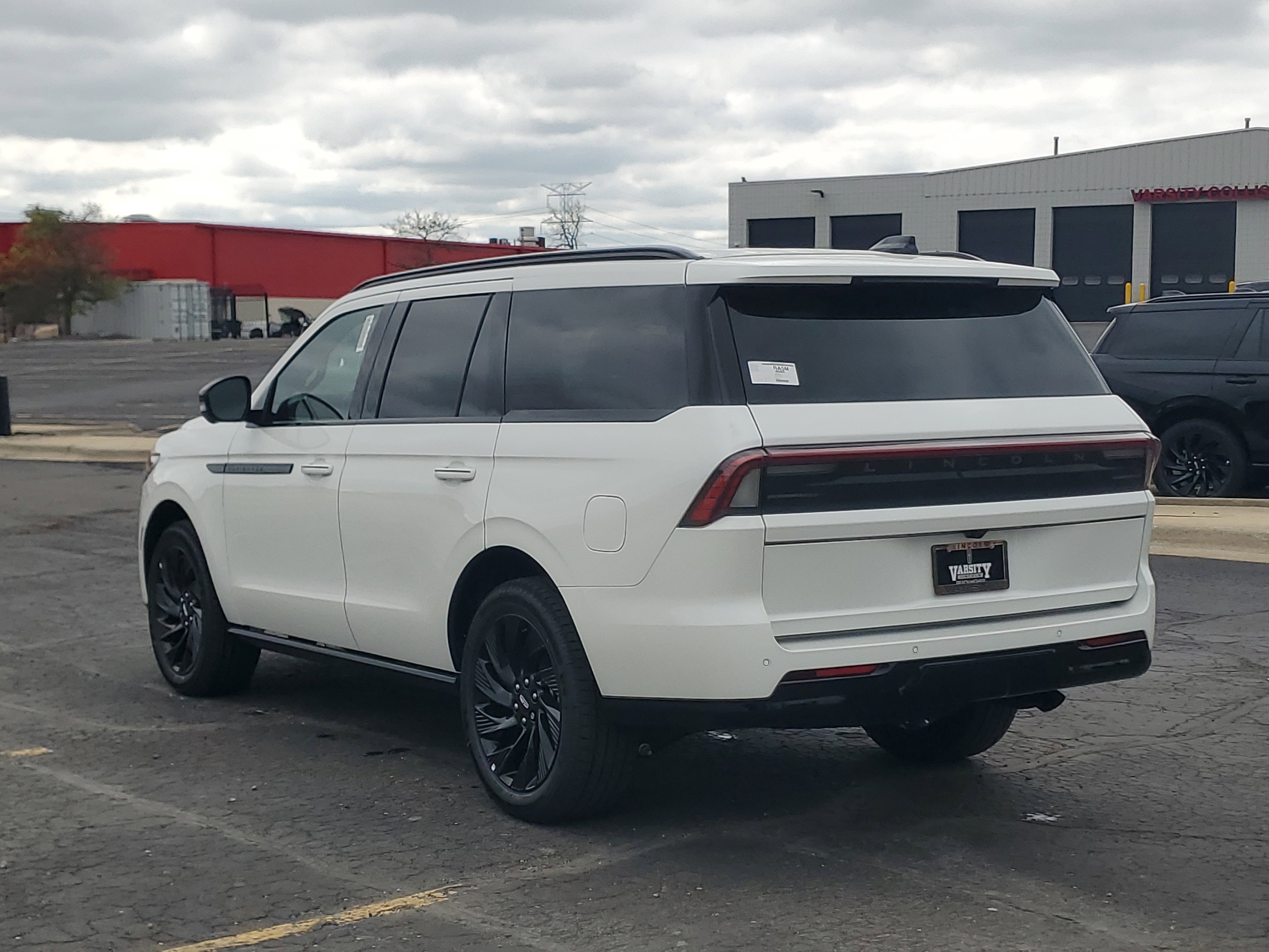 New 2026 Lincoln Navigator Reserve AWD/4WD image 3