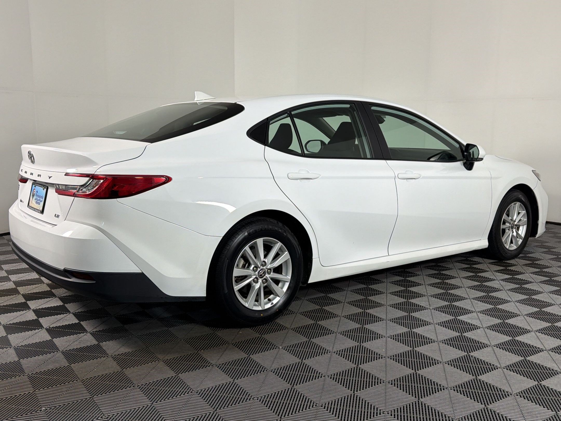 Used 2025 Toyota Camry LE FWD image 7