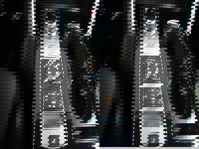 Used 2017 Land Rover Discovery HSE image 17