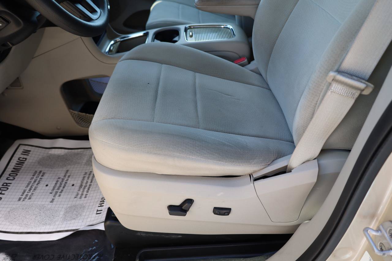 Used 2012 Dodge Grand Caravan SXT FWD image 6