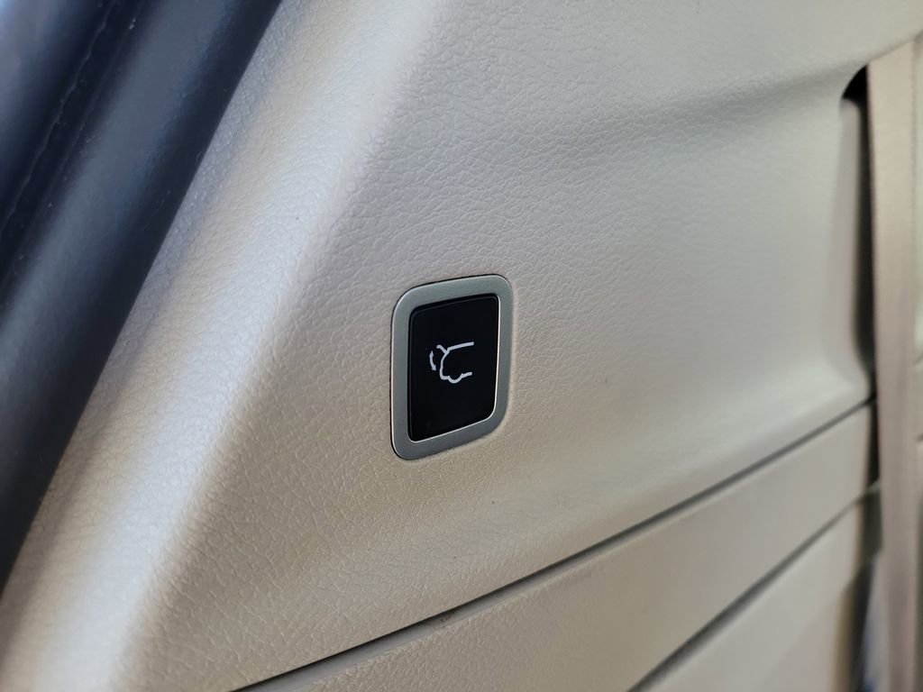 Used 2022 Chrysler Pacifica Touring-L image 11