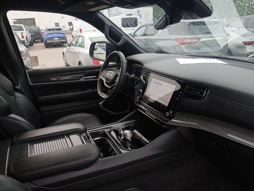 Used 2022 Jeep Wagoneer Series II AWD/4WD image 21