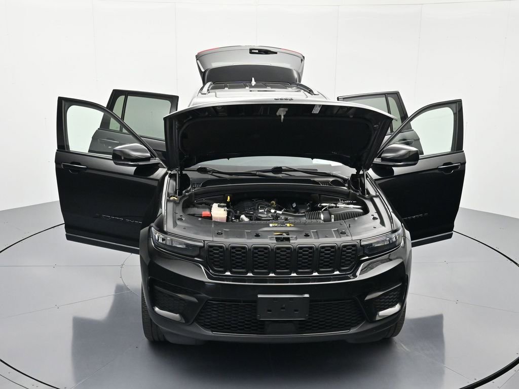 Used 2022 Jeep Grand Cherokee Altitude AWD/4WD image 44