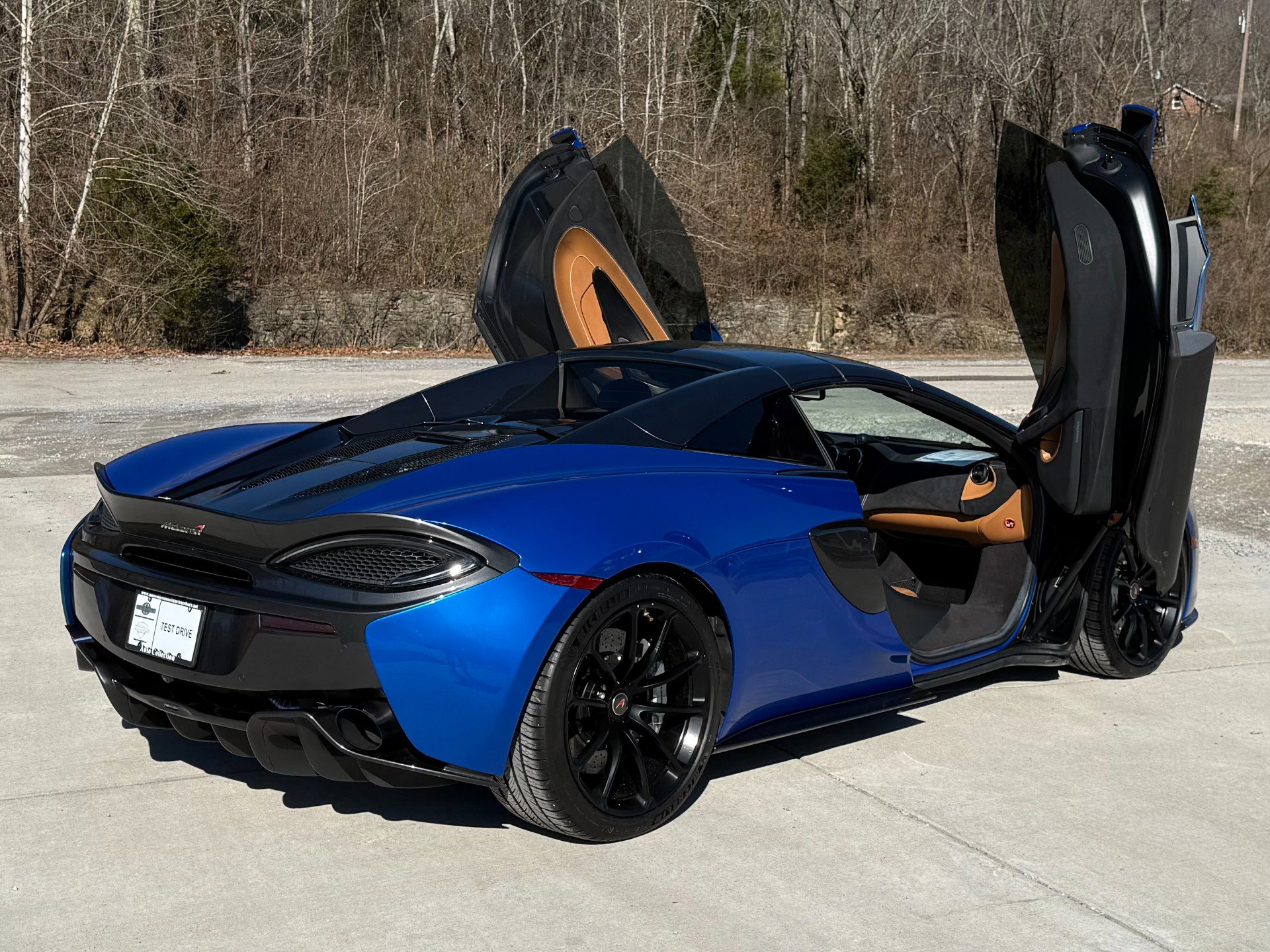 Used 2018 McLaren 570S Spider image 3