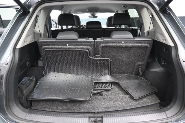 Used 2023 Volkswagen Tiguan SE FWD image 29