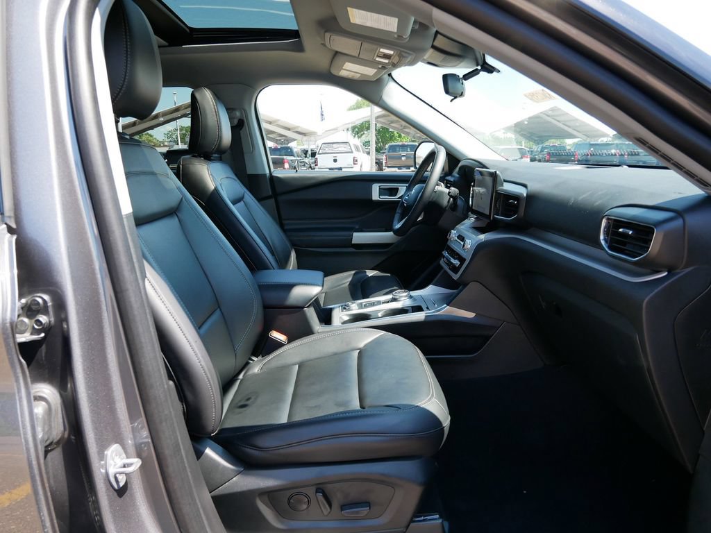 Used 2023 Ford Explorer XLT w/ Equipment Group 202A AWD/4WD image 8