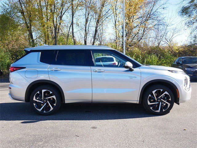 Used 2025 Mitsubishi Outlander SEL image 8