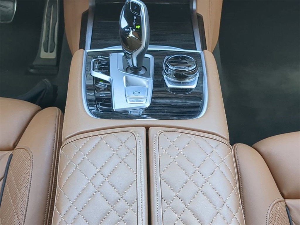 Used 2021 BMW 750i xDrive w/ Luxury Rear Seating Package image 20