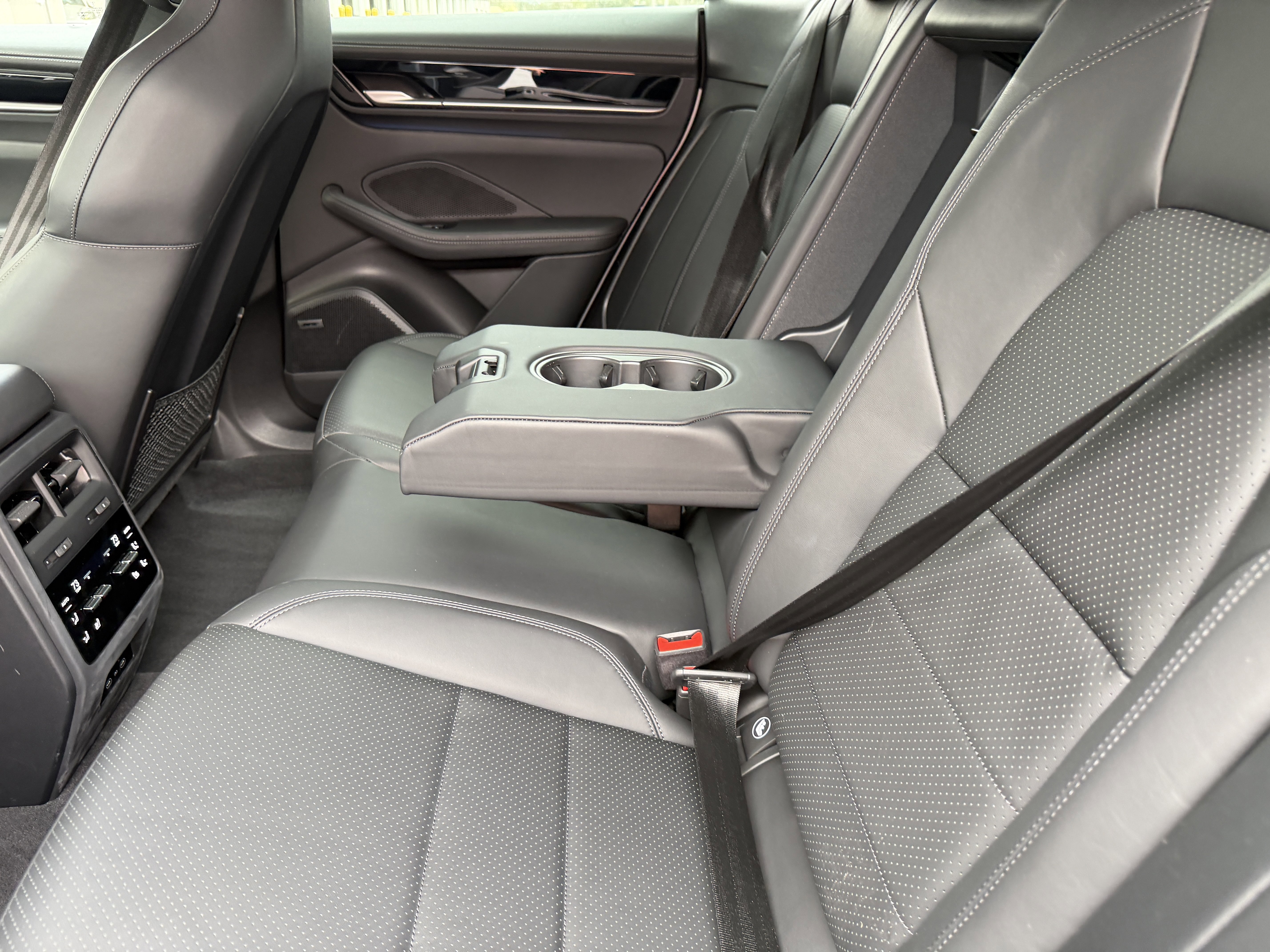 Used 2024 Porsche Macan 4 Electric image 22