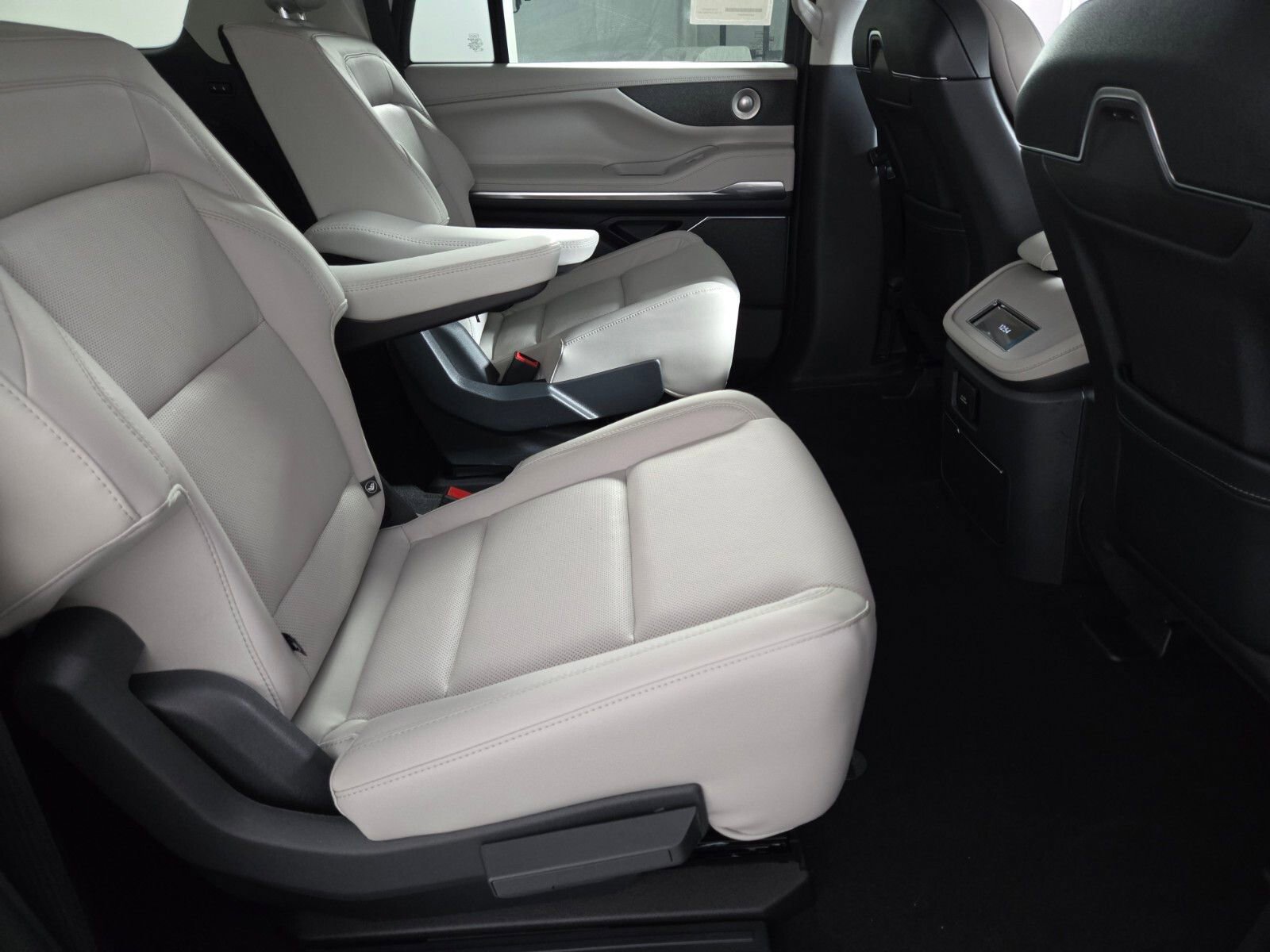 New 2026 Lincoln Navigator L Reserve w/ Jet Appearance Package AWD/4WD image 19