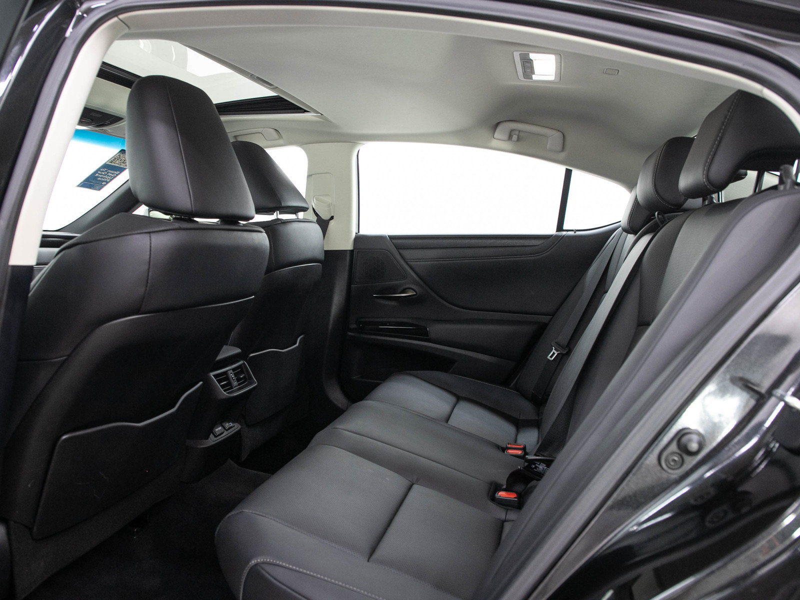 Used 2025 Lexus ES 300h FWD image 13