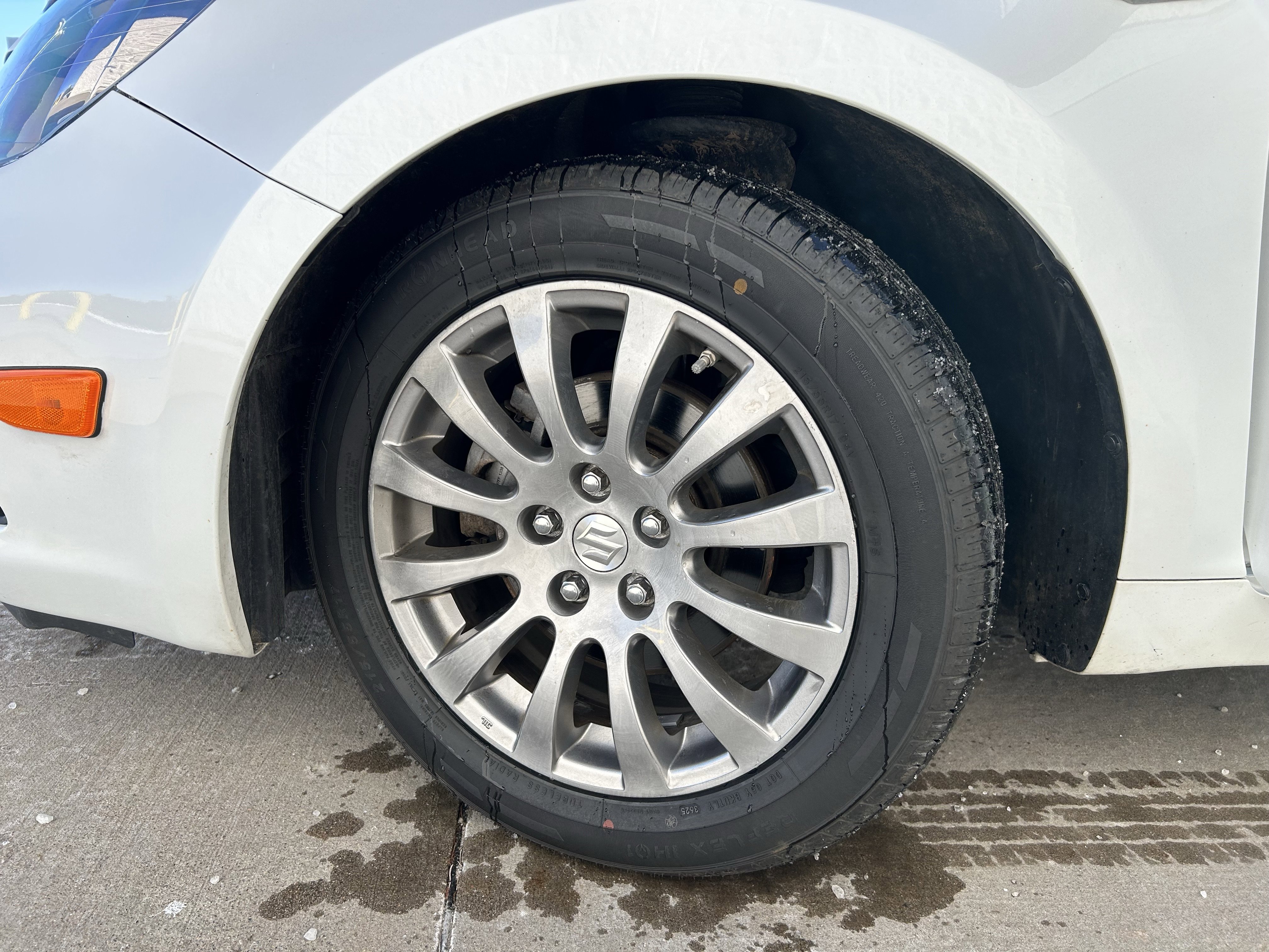 Used 2013 Suzuki Kizashi SE image 11