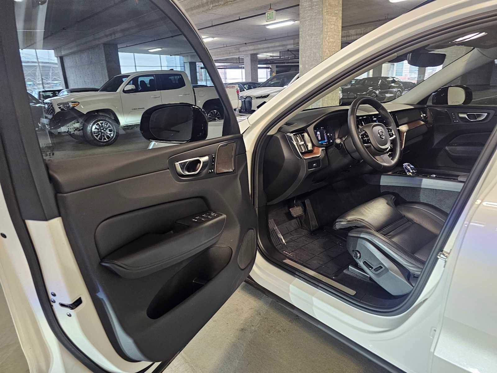 Used 2024 Volvo XC60 B5 Ultimate w/ Protection Package Premier image 27