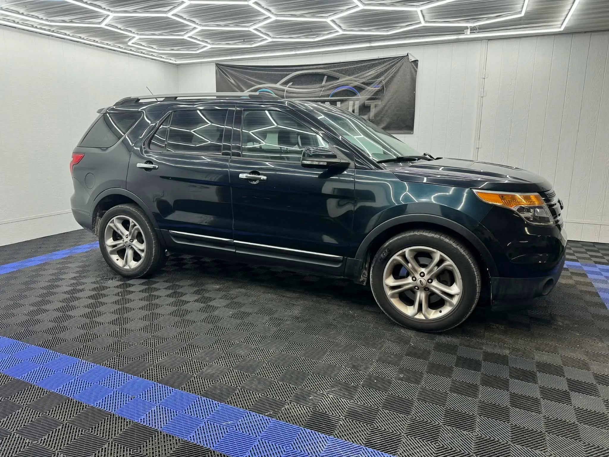 Used 2014 Ford Explorer Limited AWD/4WD image 2