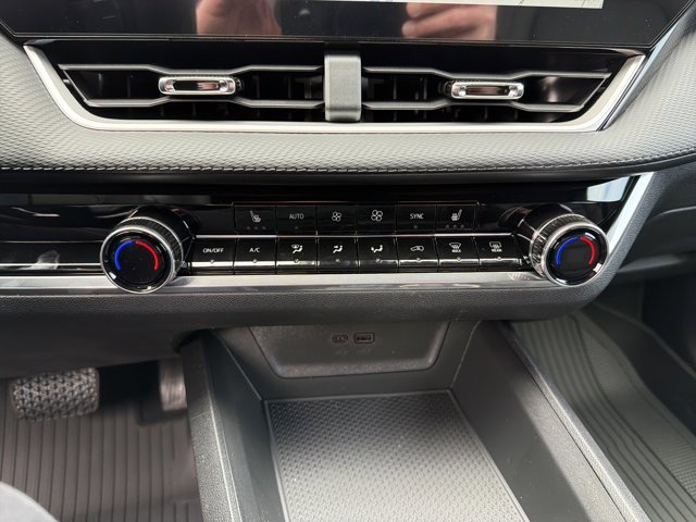 New 2026 Chevrolet Equinox LT image 18