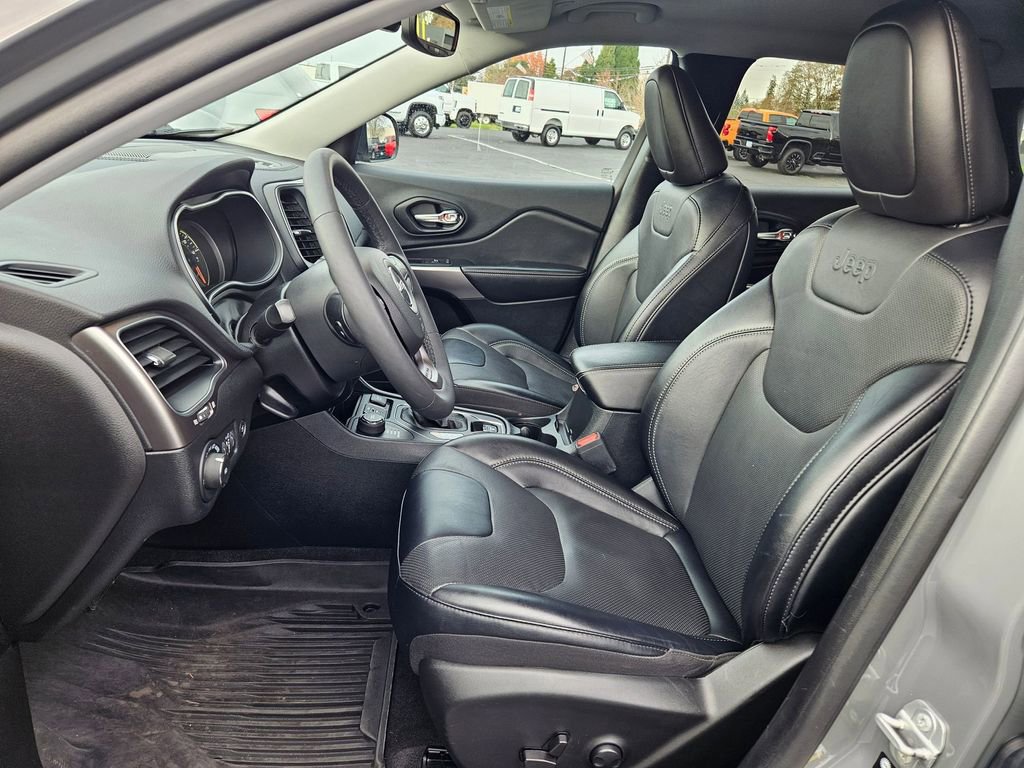 Used 2022 Jeep Cherokee Latitude Lux w/ Mopar Interior Package image 14