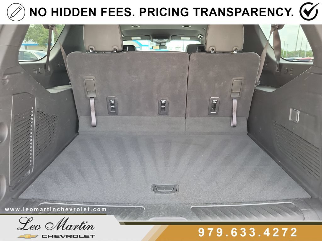 Used 2025 Chevrolet Suburban LT RWD image 6