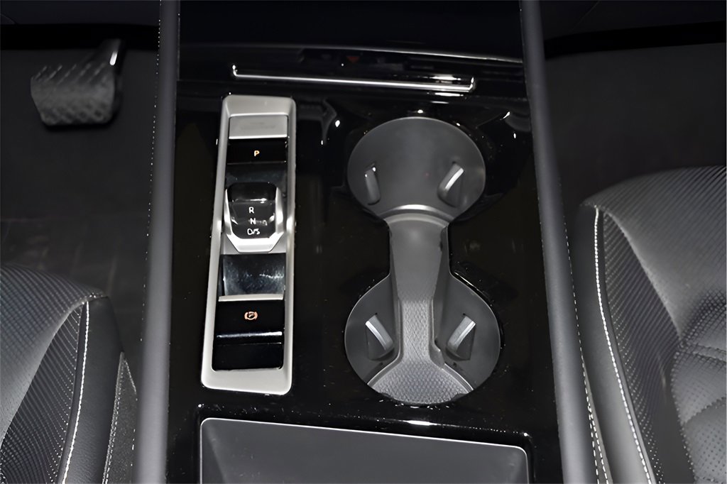 Used 2025 Volkswagen Atlas SE image 43