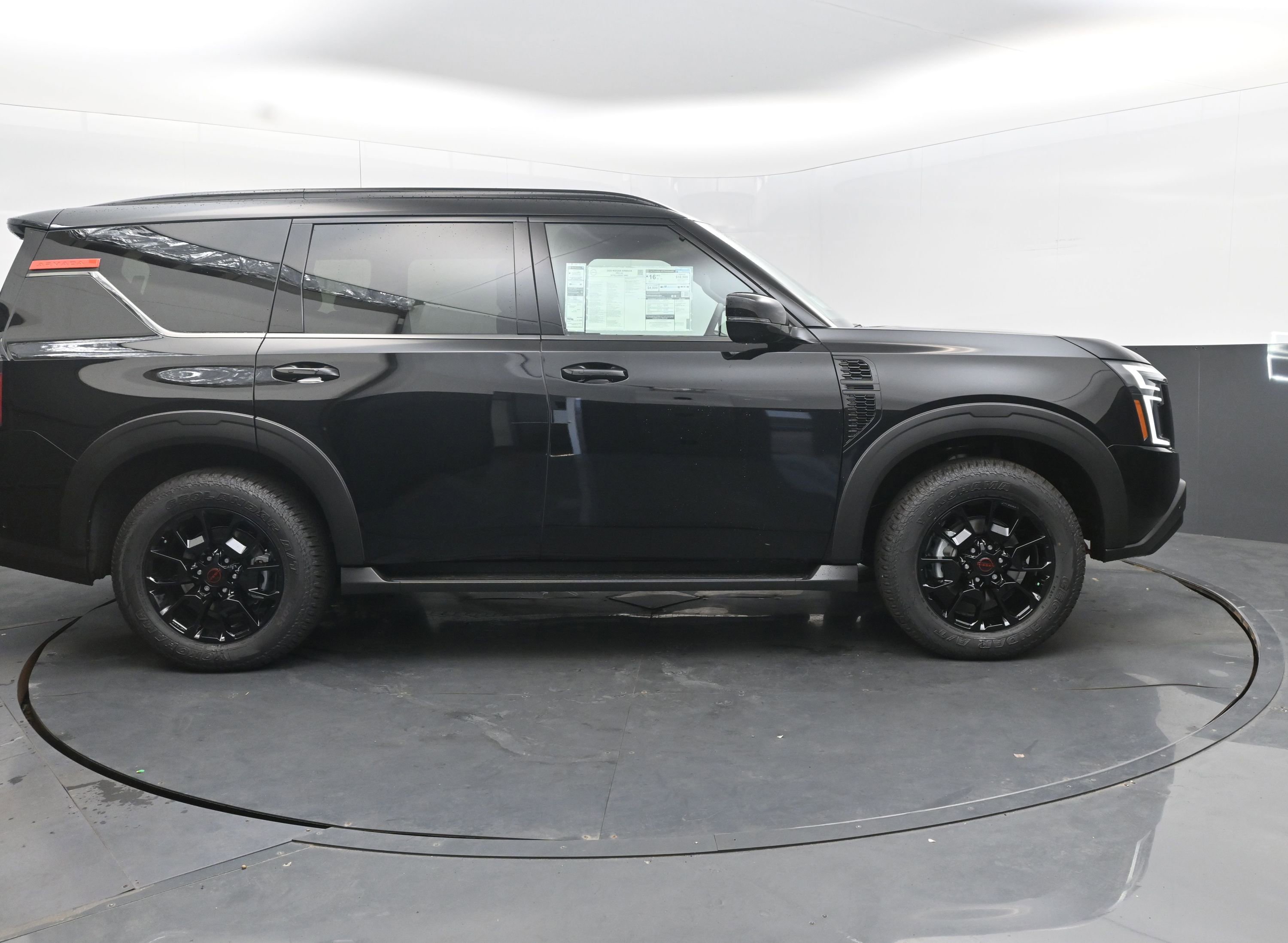 New 2025 Nissan Armada PRO-4X w/ Pro-4X Premium Package image 8