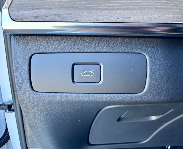 New 2026 Volvo XC90 B5 Core image 23