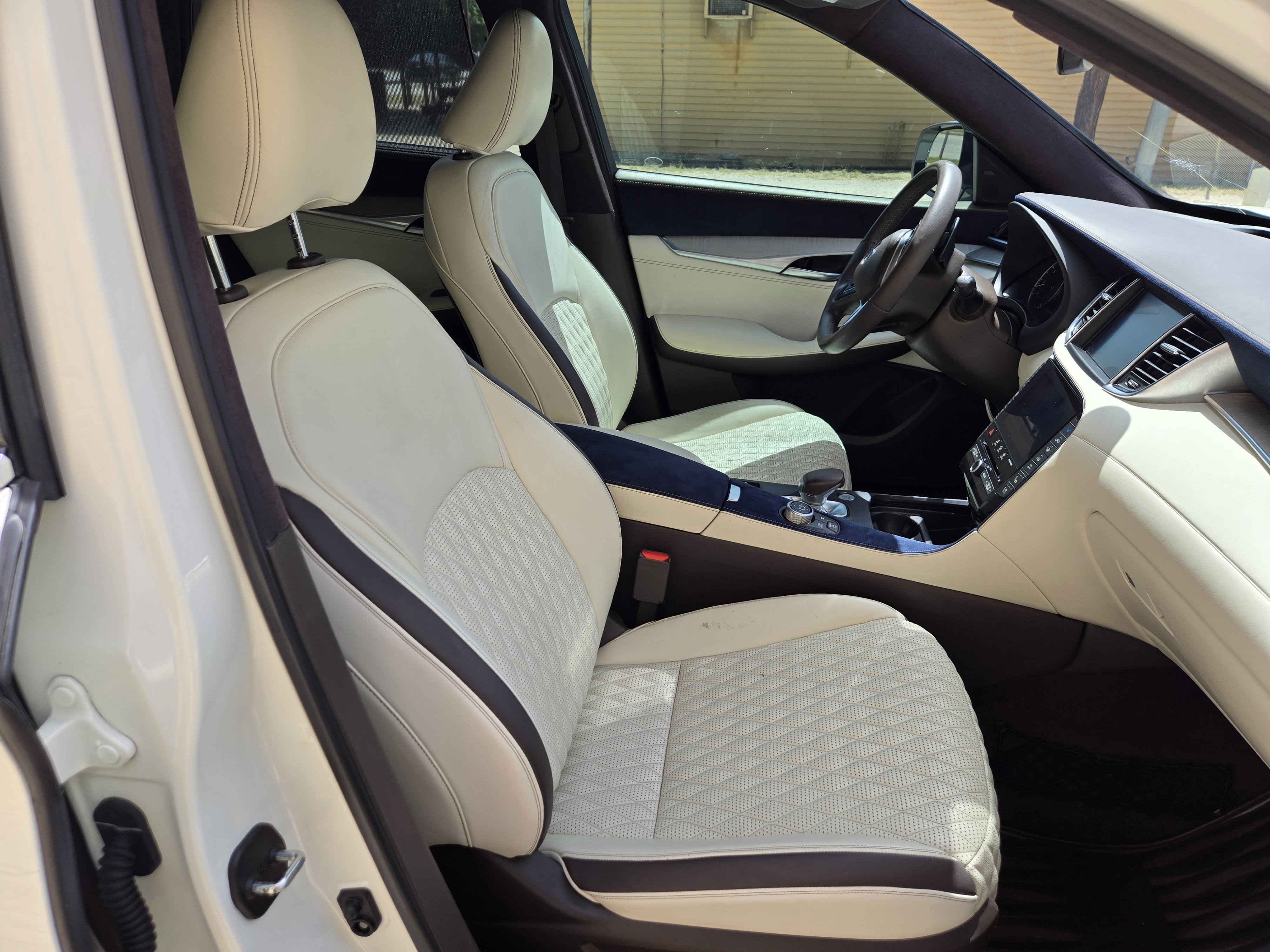 Used 2019 INFINITI QX50 Essential w/ Sensory Package AWD/4WD image 9