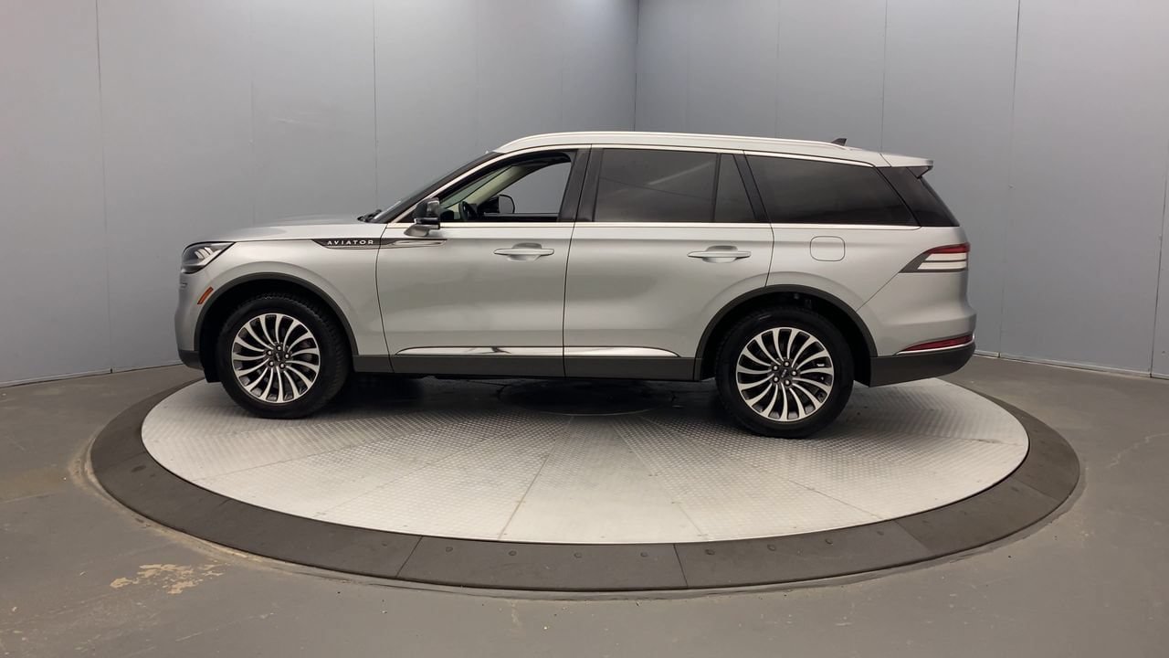 Used 2022 Lincoln Aviator AWD w/ Premium Package image 2