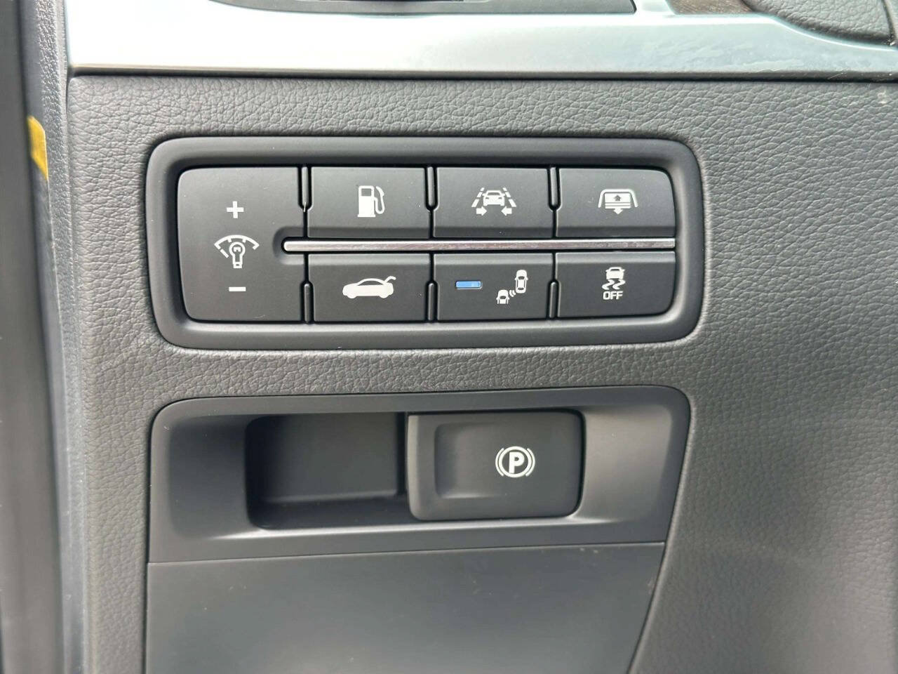 Used 2015 Hyundai Genesis 5.0 RWD image 26