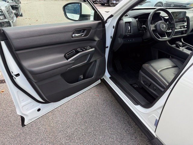 Certified 2024 Nissan Pathfinder SL AWD/4WD image 16