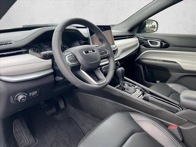 Used 2025 Jeep Compass Limited AWD/4WD image 9