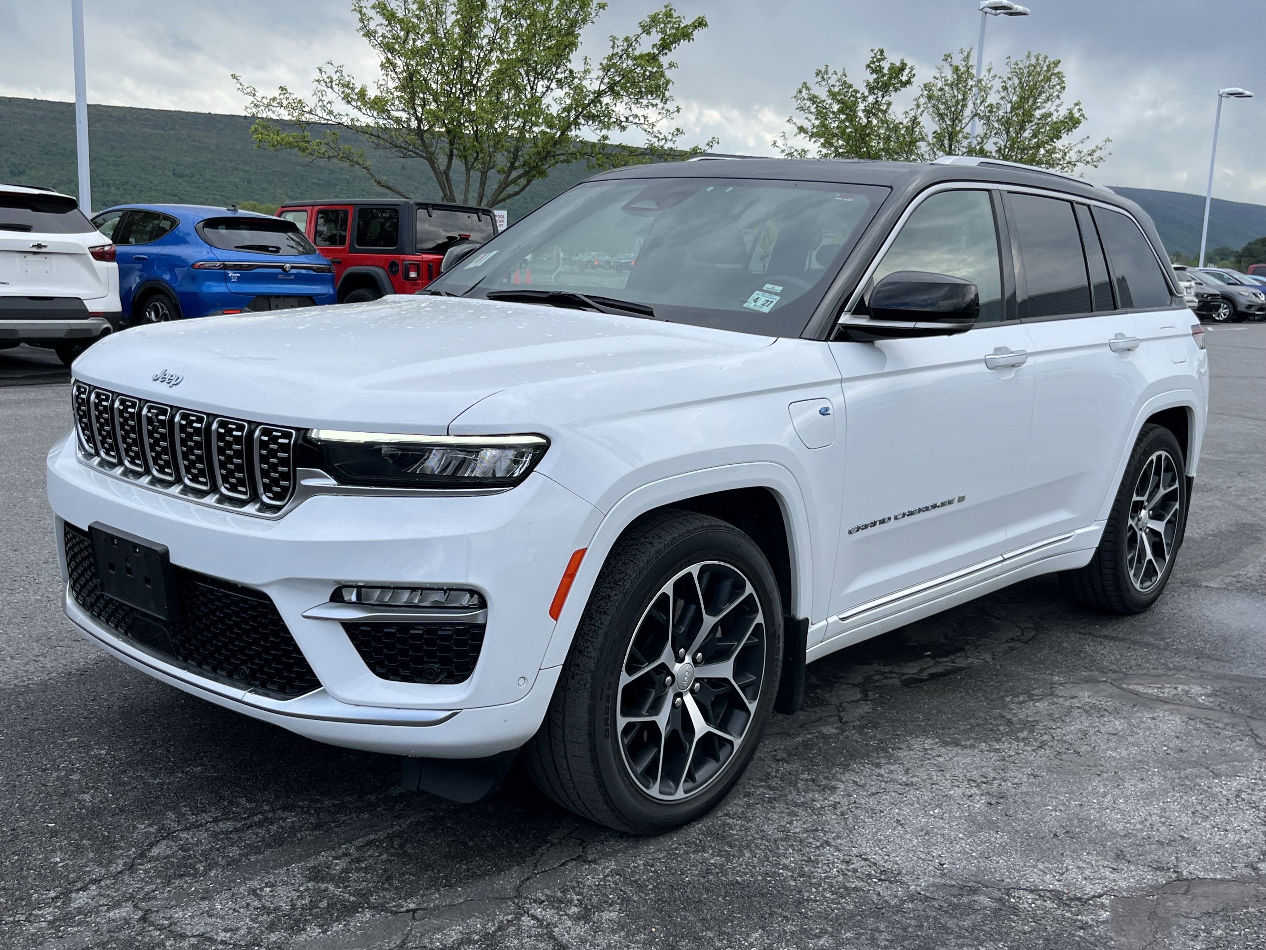 Used 2022 Jeep Grand Cherokee Summit AWD/4WD image 11