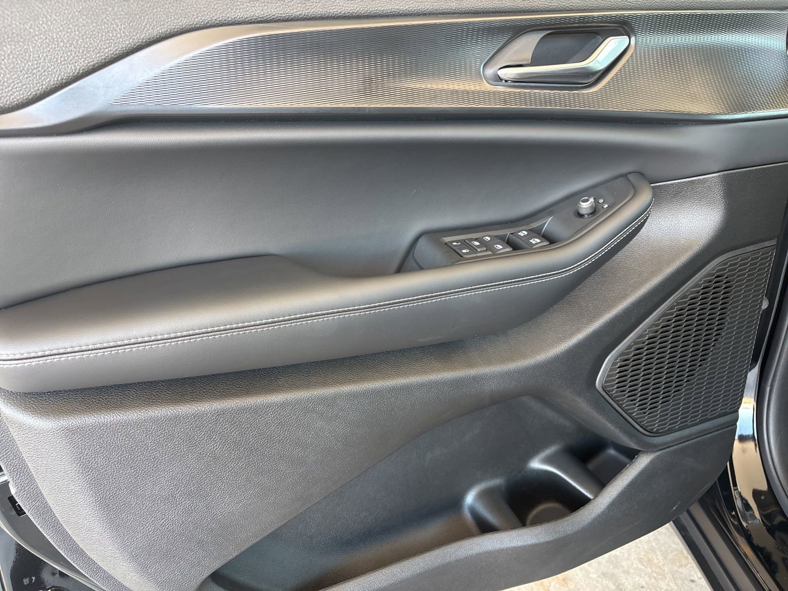 New 2025 Jeep Grand Cherokee L Altitude image 9