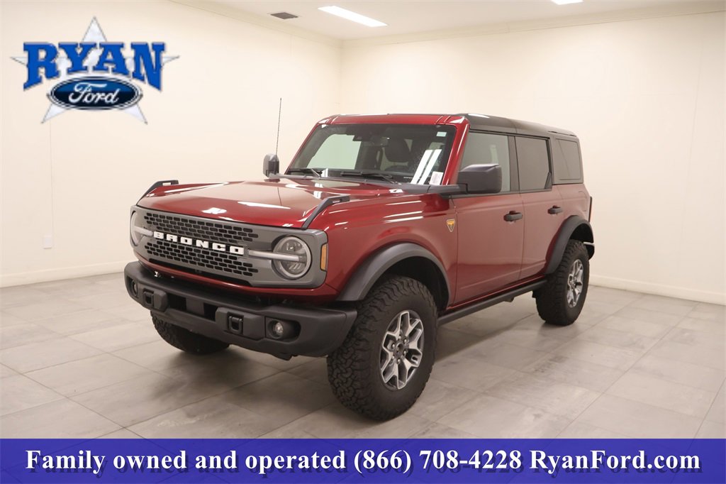 Used 2025 Ford Bronco Badlands image 1