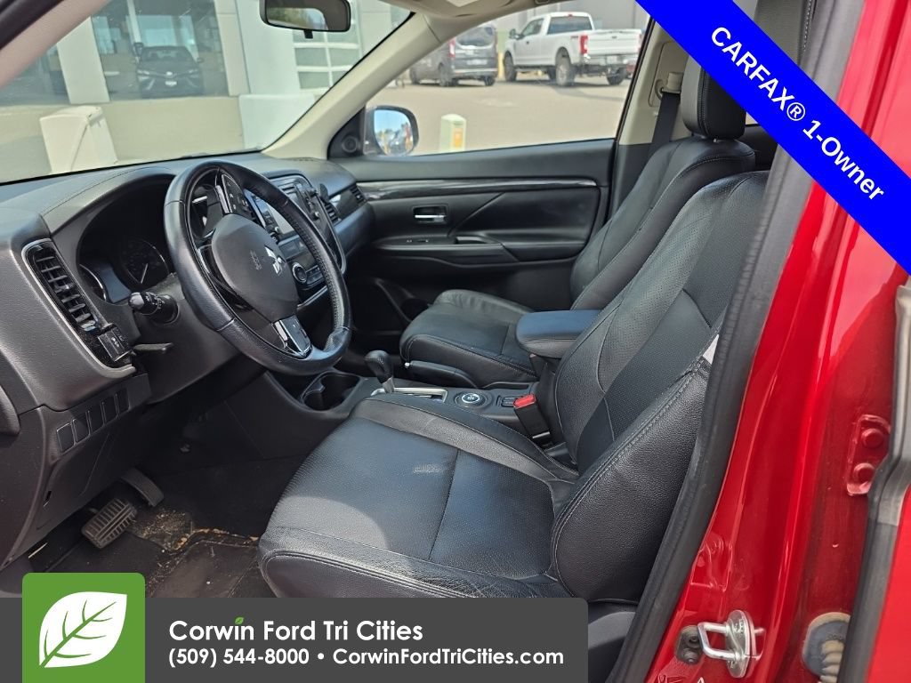 Used 2016 Mitsubishi Outlander SEL AWD/4WD image 12
