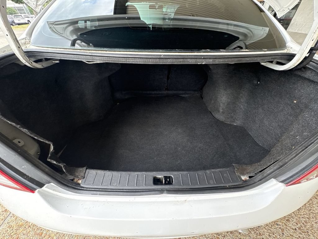Used 2013 Nissan Versa FWD image 24